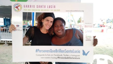 Glòria Jurado (Voluntaria del proyecto) junto a Rosa Silveiro (Presidenta del Consejo Desarrollo del Barrio Santa Lucía) 